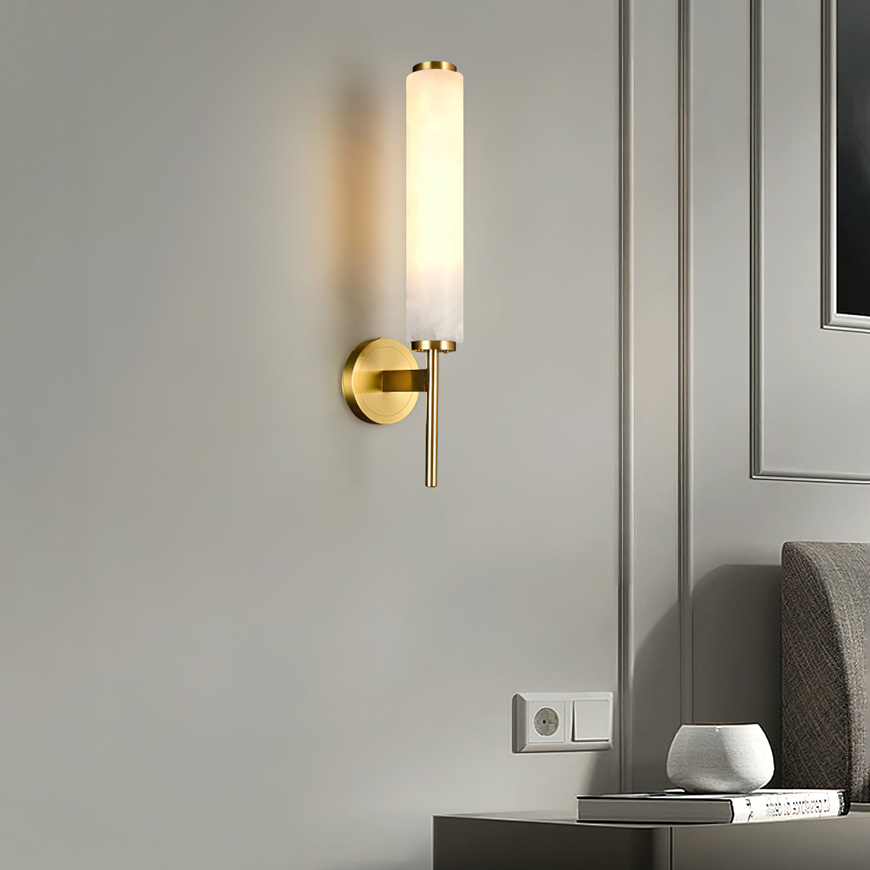 Wall Light Vertical | Brass and Alabaster Fixture