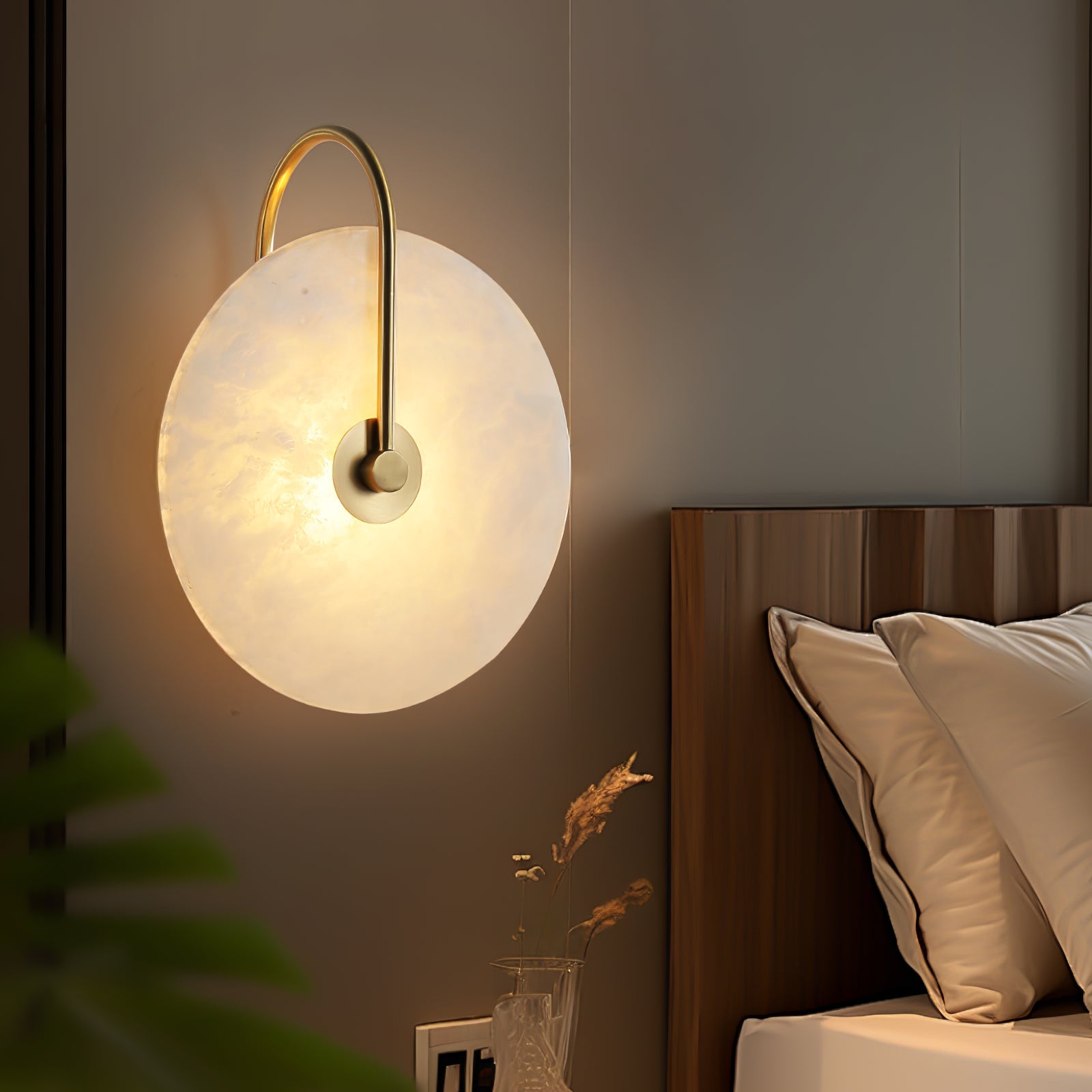Wall Light Round | LED Alabaster Fixture