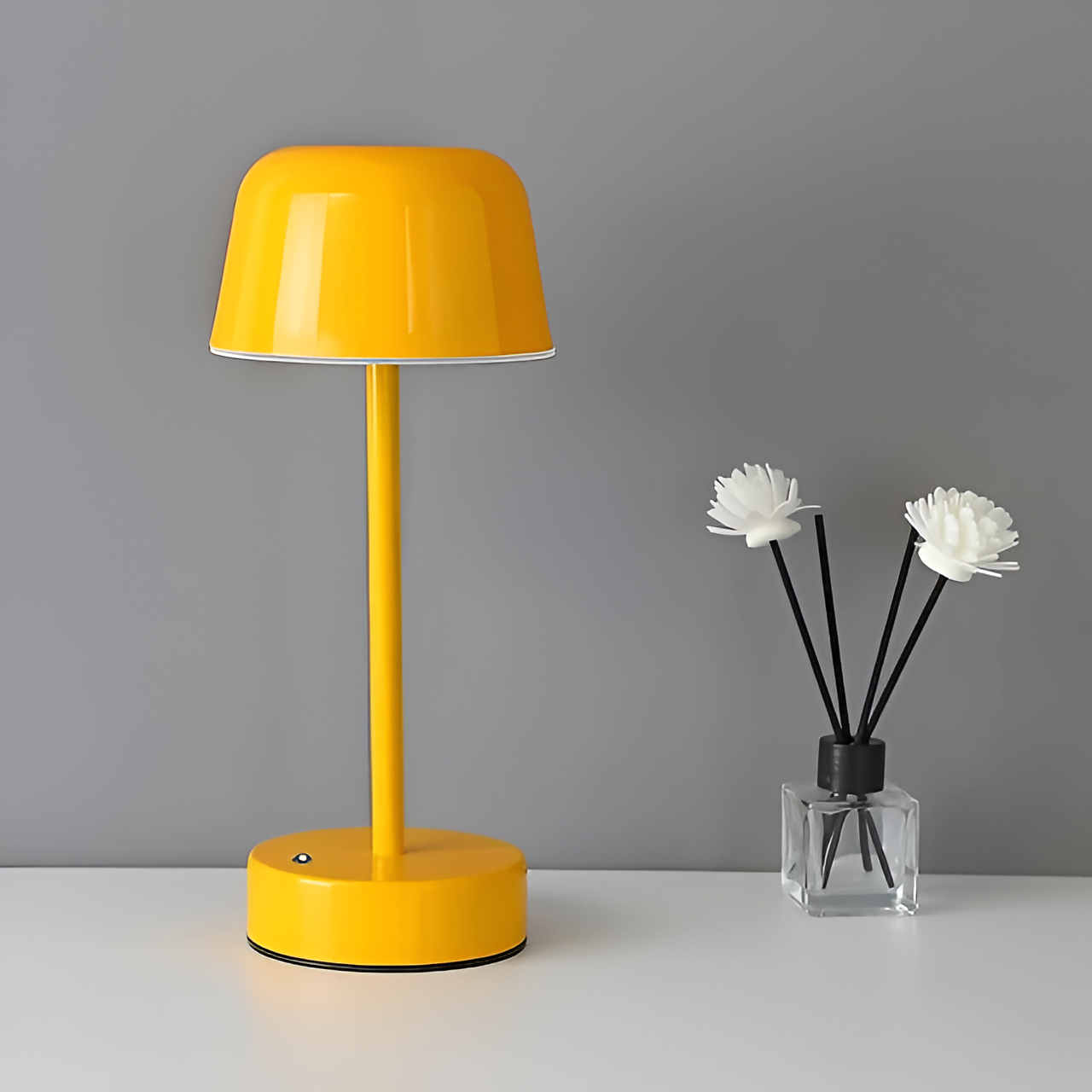 RetroBeam | Wireless Retro LED Table Lamp