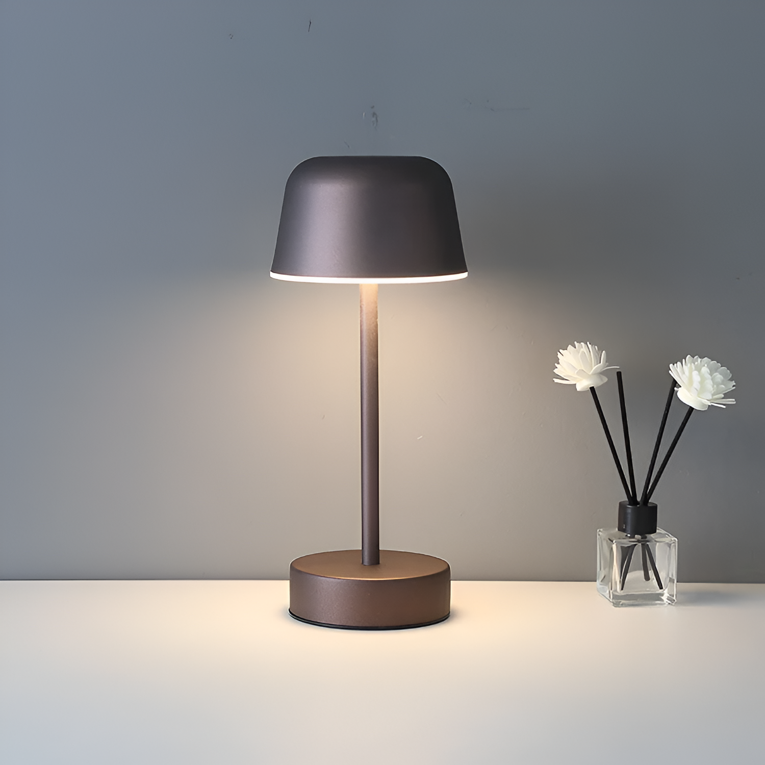 RetroBeam | Wireless Retro LED Table Lamp