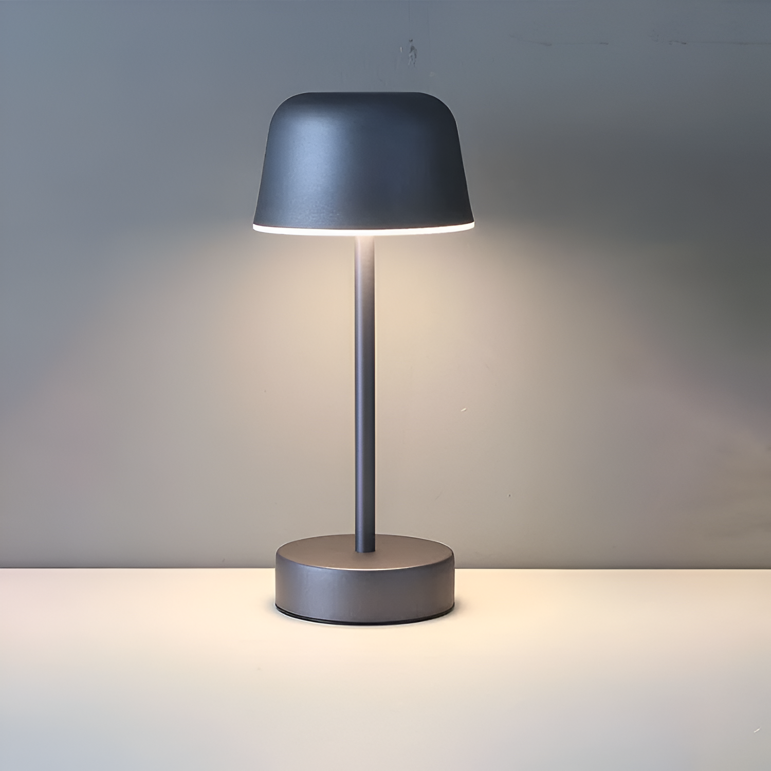 RetroBeam | Wireless Retro LED Table Lamp