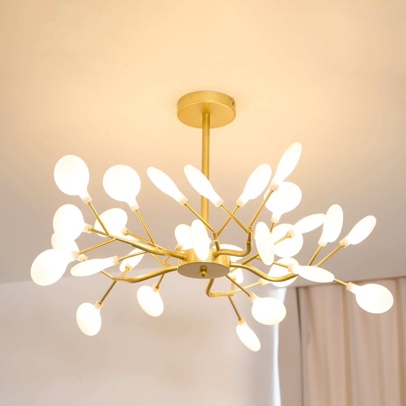 Chandelier Light | Ceiling Lamp with Firefly-Inspired Satellite Design